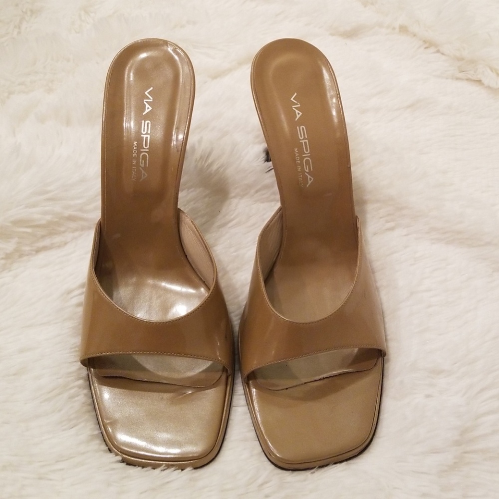 Shoe